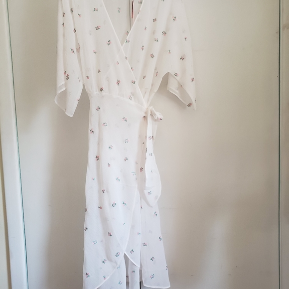 NWT VS Beautiful Sheer Robe🌹 - Picture 4 of 8